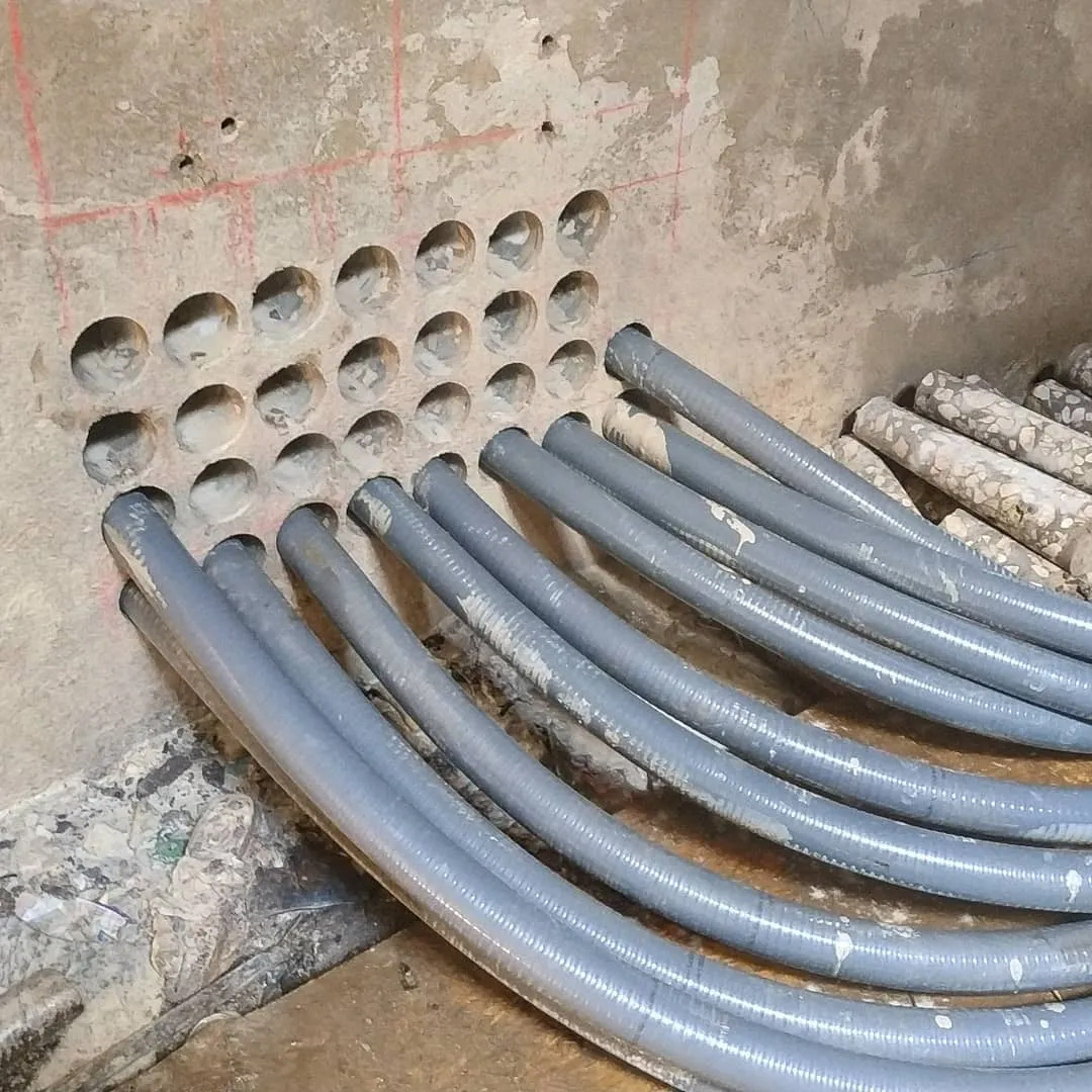 Passages techniques réalisés dans une paroi en béton